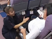 日本客艙服務員貼心跪舔口愛服務