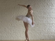 靈活嘅體叼運動員 裸體芭蕾舞