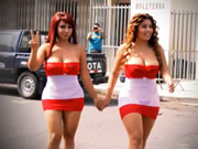 秘魯街頭两個荡妇