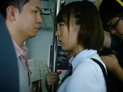 日本女仔最鍾意喺地鐵上色誘陌生男乘客親吻與打飛機