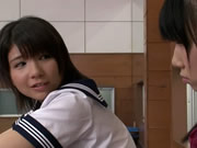 兩個日本女學生同淫棍男老師係室內籃球場激情